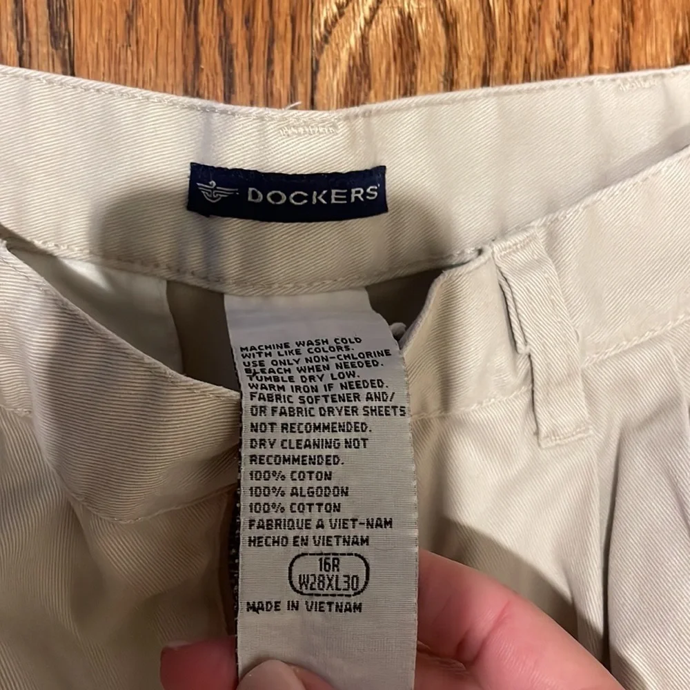 🌿Dockers light khaki pleated pants size 28x30🌿